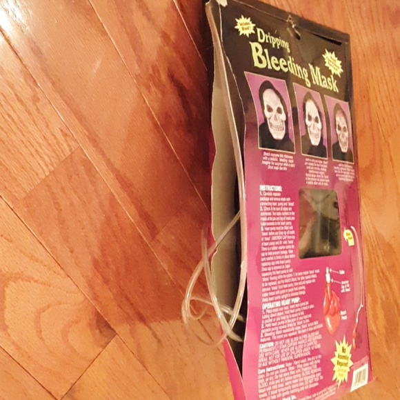 🆕️ Dripping Bleeding Mask - Picture 3 of 5